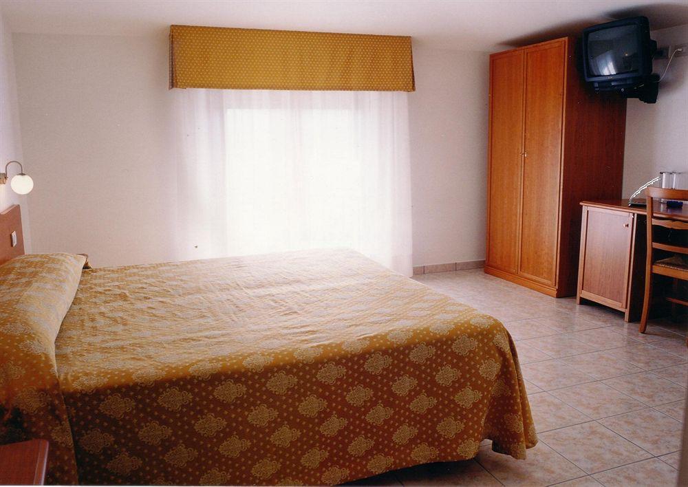 Hotel La Piccola Stazione Торита ди Сиена Екстериор снимка