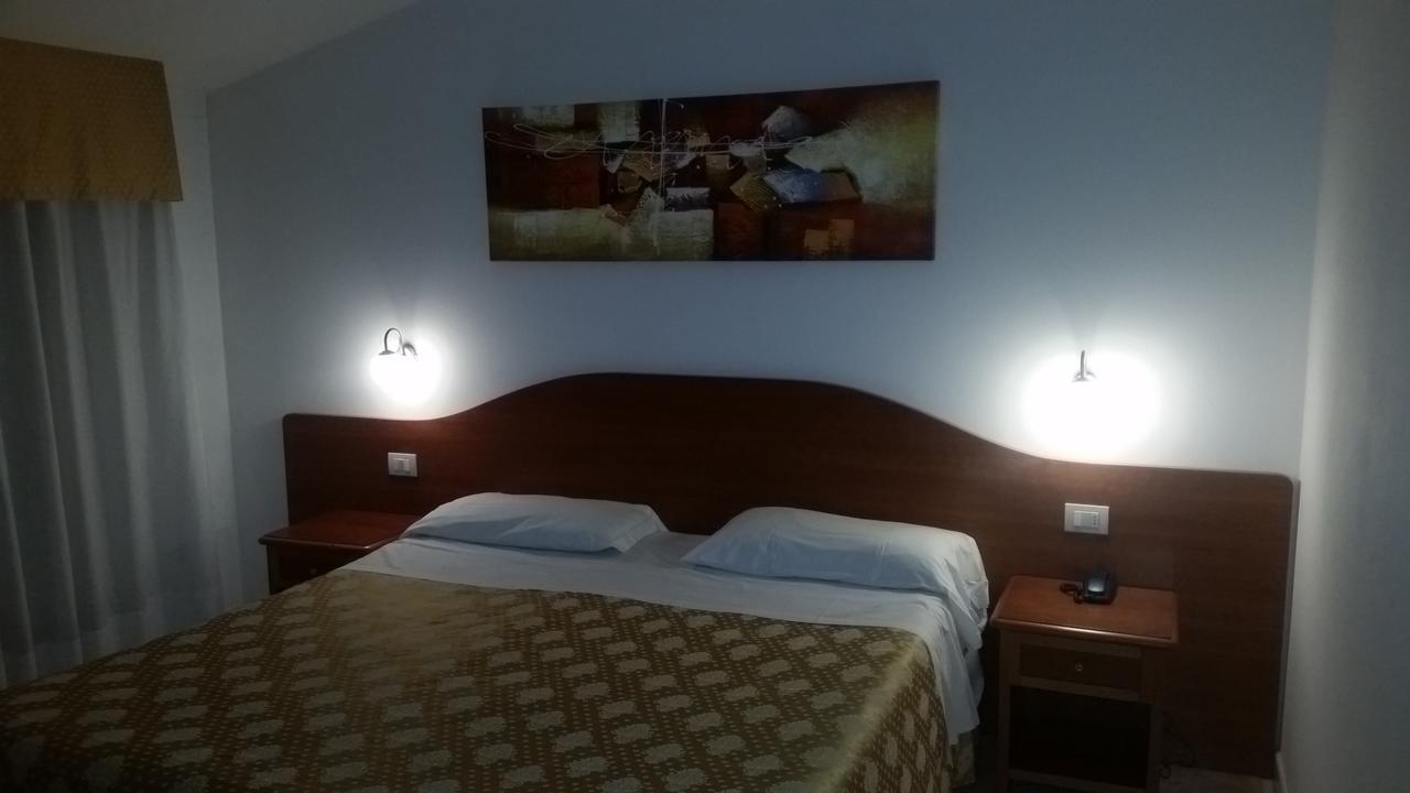 Hotel La Piccola Stazione Торита ди Сиена Екстериор снимка