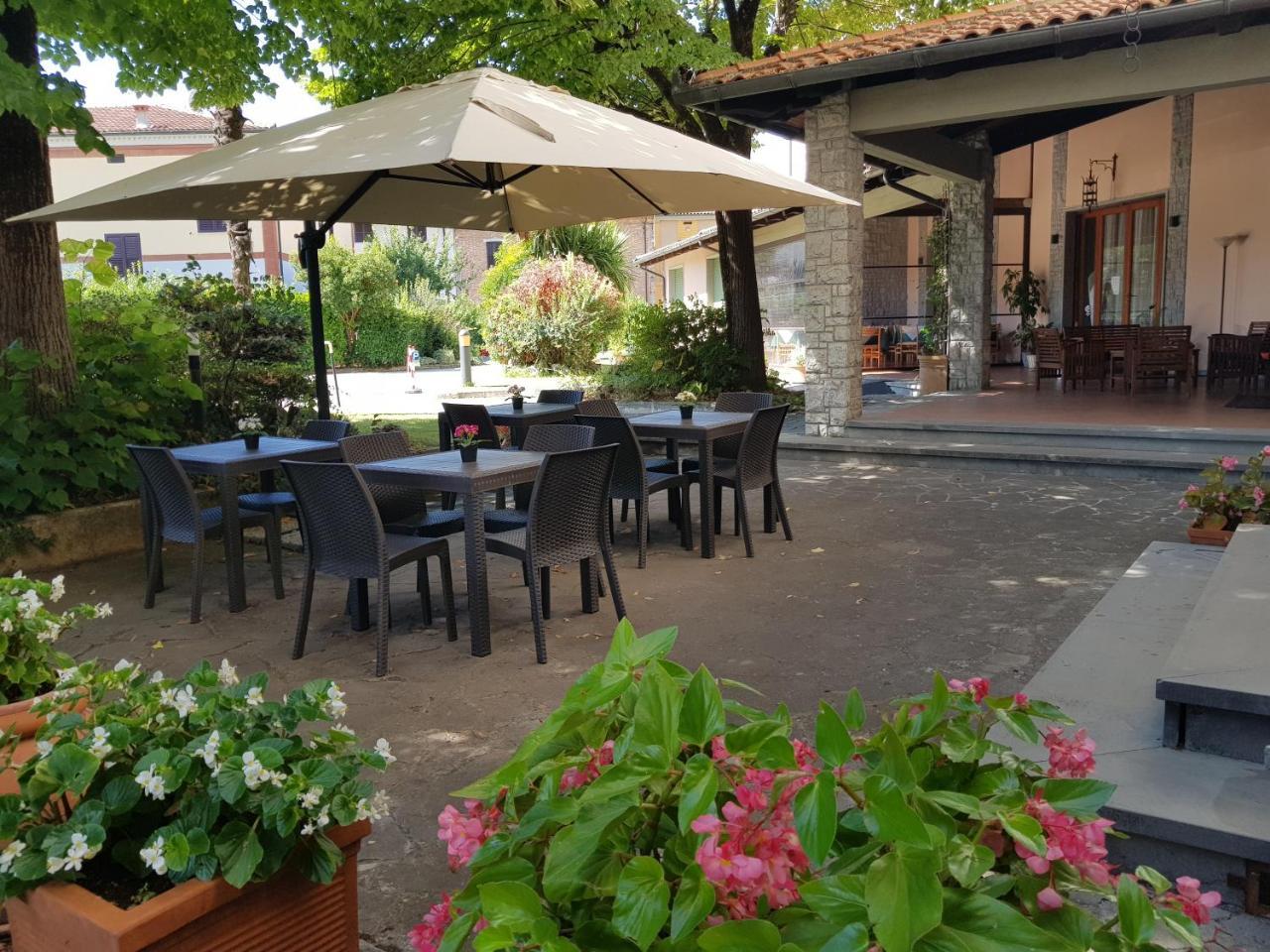 Hotel La Piccola Stazione Торита ди Сиена Екстериор снимка