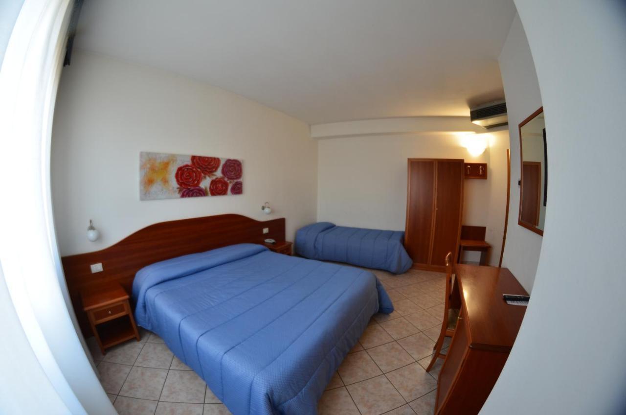 Hotel La Piccola Stazione Торита ди Сиена Екстериор снимка
