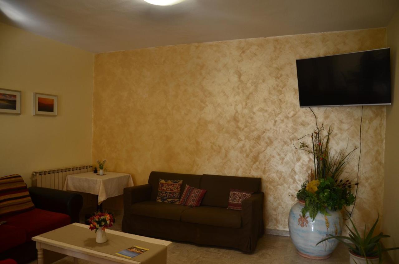 Hotel La Piccola Stazione Торита ди Сиена Екстериор снимка
